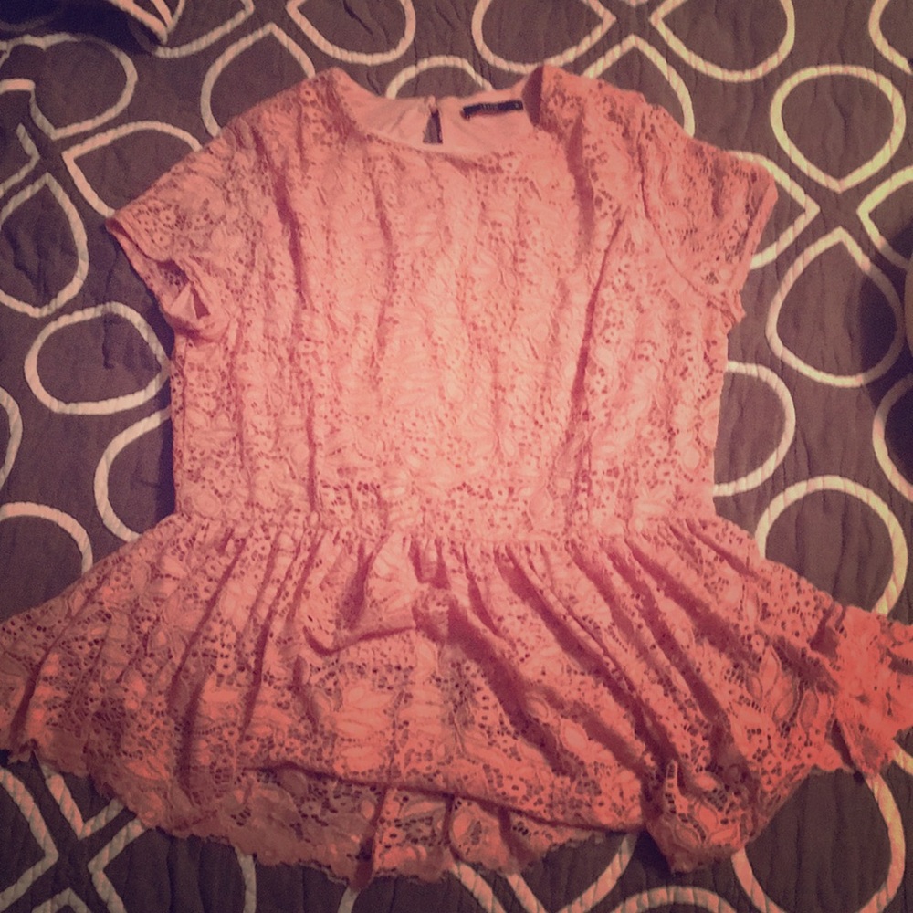 Lacey, fitted waist top